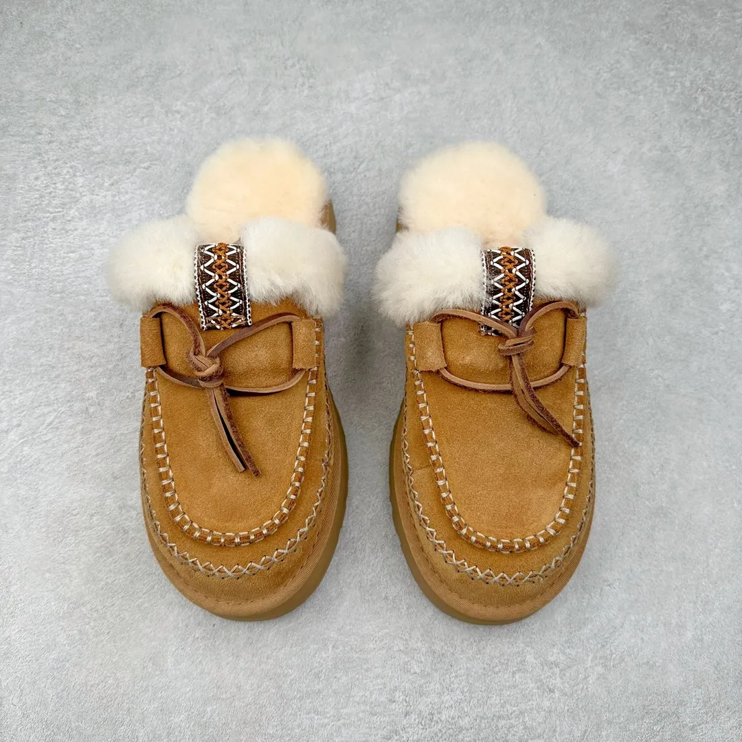 Pick up locally 💰520 UGG 8260 Alpine half-mug autumn and winter sheep fur integrated snow boots. All shoes are made of ZP. Longfeng A-grade Australian imported sheep fur integrated brand OEM production line. Fully follow the ZP process. OEM original pattern maker. Adhering to the principle of no original shoes and no development selection. Pay attention to every detail. The most authentic version on the market. TREADLITE "Light Wing" technology outsole. Lightweight/durable/flexible/pile size: 35 36 37 38 39 40 Coding: by2936070
